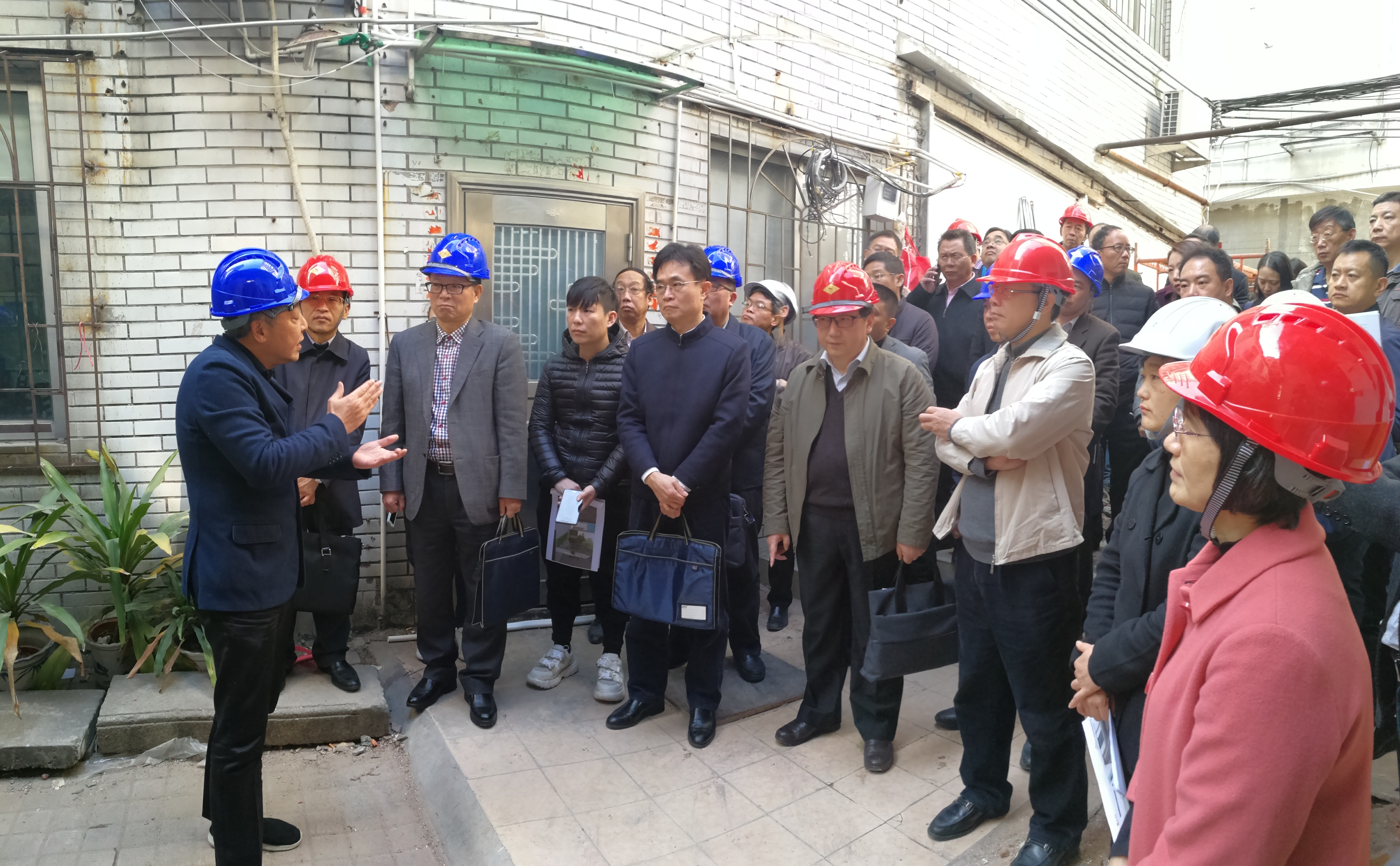 2019.1.17广东省副省长许瑞生一行视察杨家祠升级改造项目1.jpg
